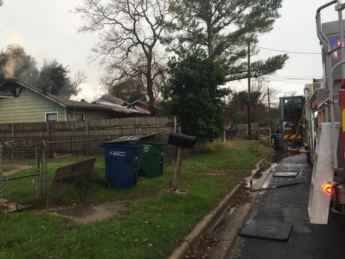 3 displaced after morning house fire in East Austin | kvue.com