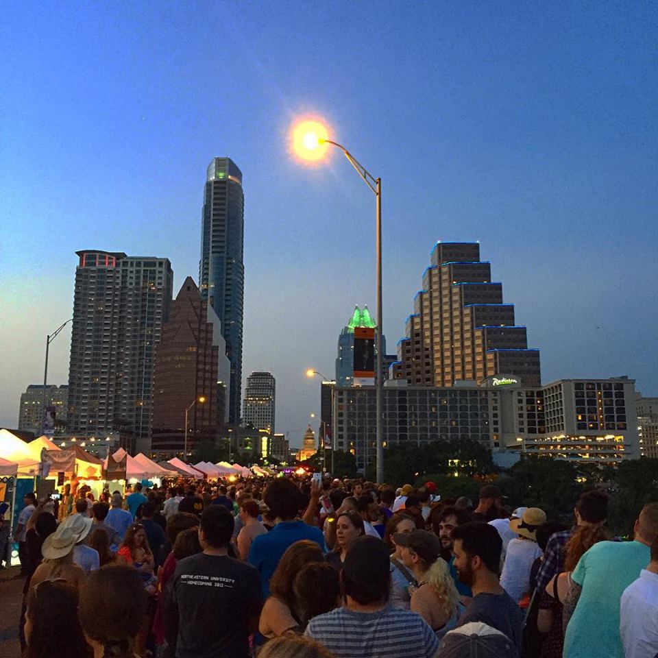 Austinites get batty at Congress bridge for Bat Fest